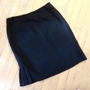 ✨️NWOT | BLACK Crepe Black Skirt with Side Pleats - Size 12✨️